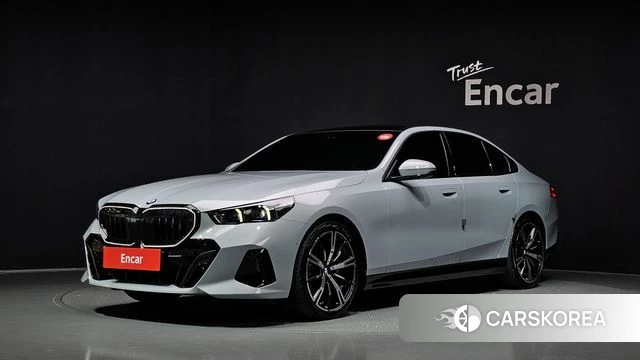 BMW 5 Series (G60) 2026 Цвет галактики из Кореи
