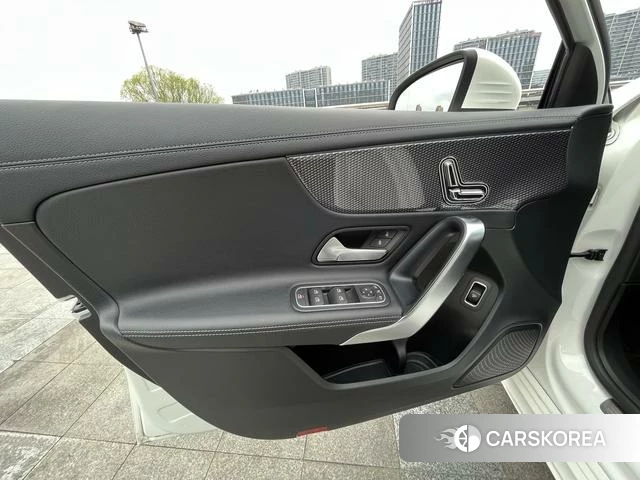 Mercedes-Benz Class A 2022 Белый из Китая