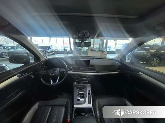 Audi Q5L 2021 Белый из Китая