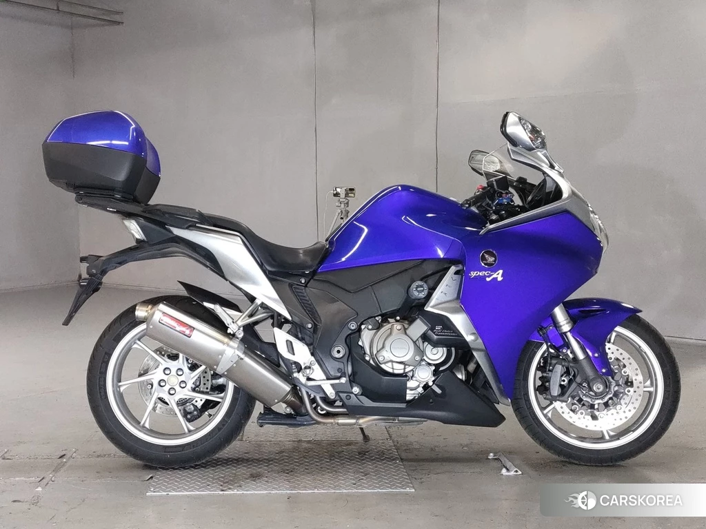 Проданный Honda VFR1200F DCT 2012 из Японии
