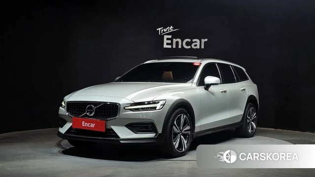 Volvo V60 Cross-Country 2nd Generation 2021 Серебристо-серый из Кореи