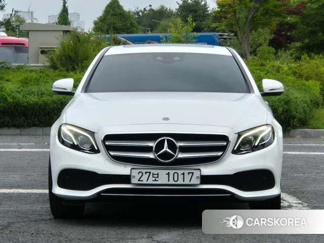 Mercedes-Benz E-Class W213 2018 Белый из Кореи