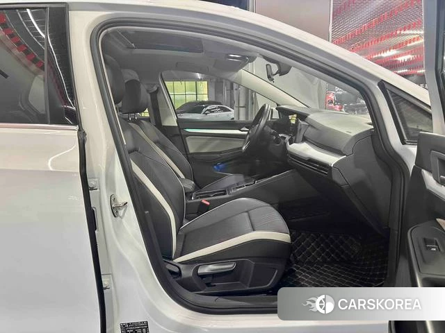 Volkswagen Golf 2021 Белый из Китая