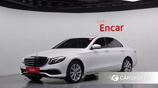 Mercedes-Benz E-Class W213 2019 Белый из Кореи