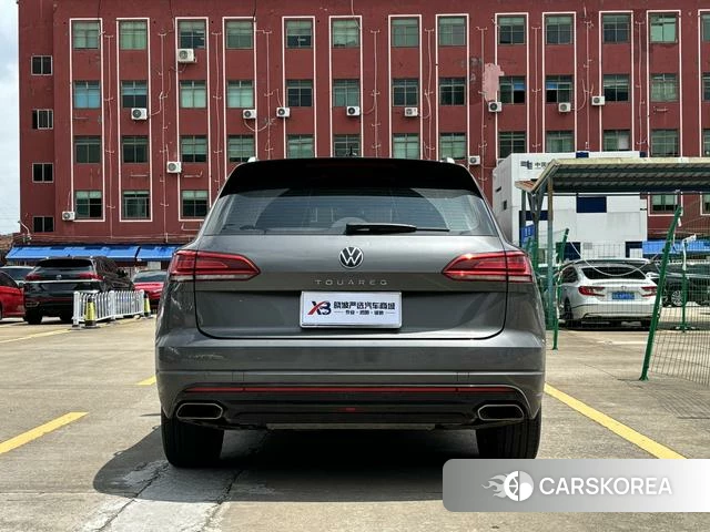 Volkswagen Touareg 2021 Темно-серый из Китая