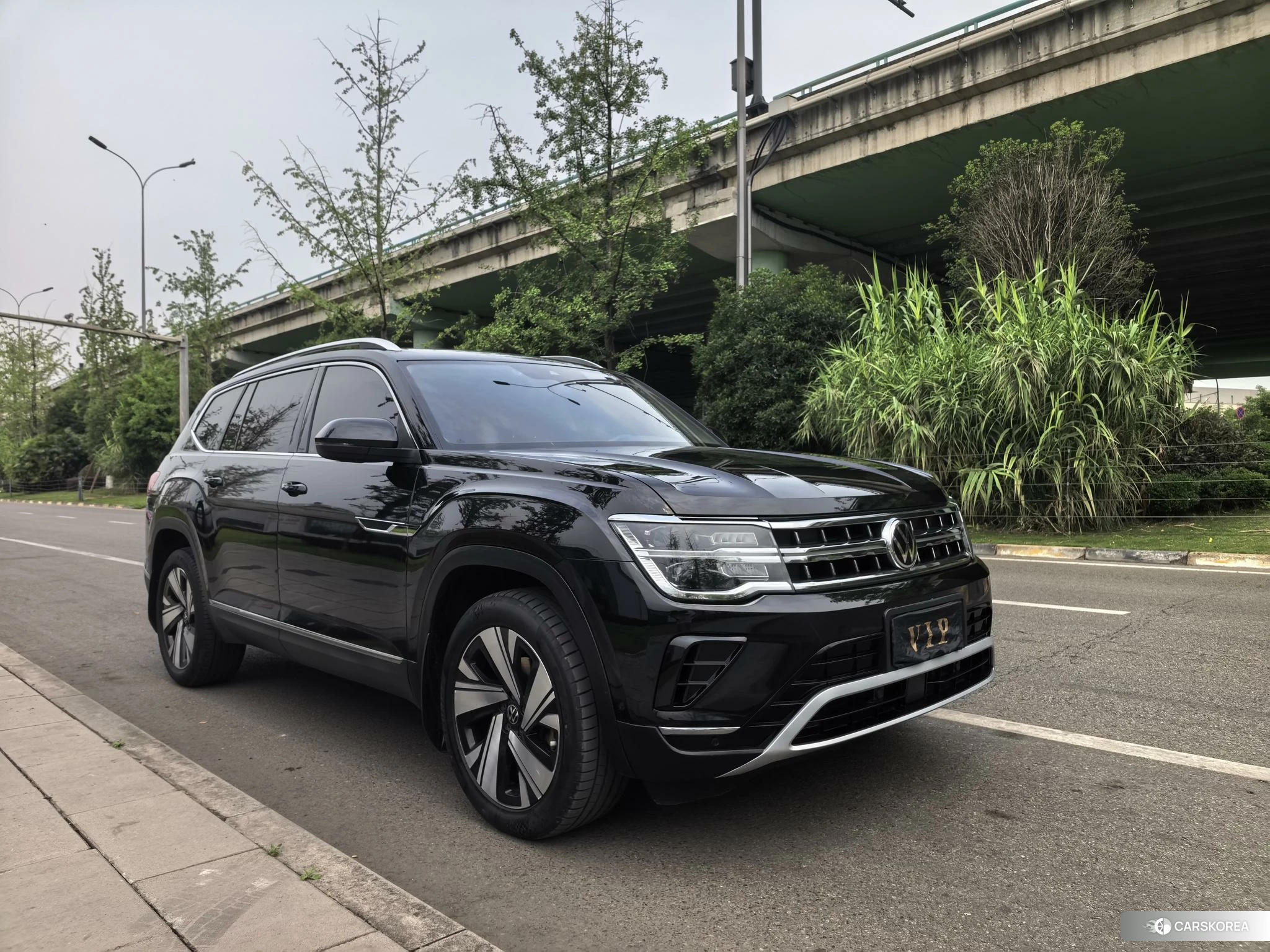Volkswagen Tourang 2022 Черный из Китая