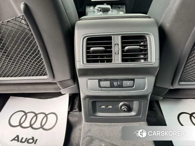 Audi Q5L 2021 Черный из Китая