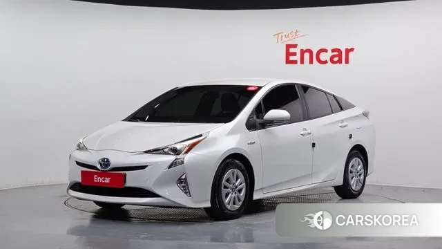 Toyota Prius 4th Generation 2018 Белый из Кореи