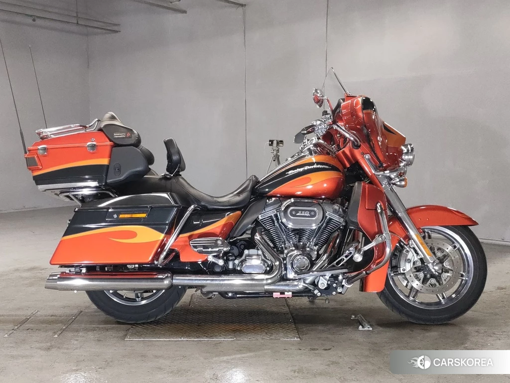 Проданный Harley-Davidson Electra Glide FLHTCUSE1800 CVO 2013 из Японии, фото 2