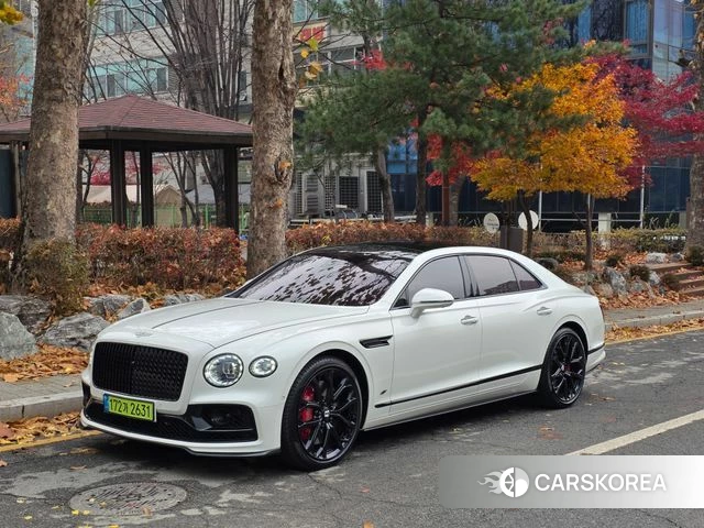 Bentley Flying Spur 3rd Generation 2023 Белый из Кореи