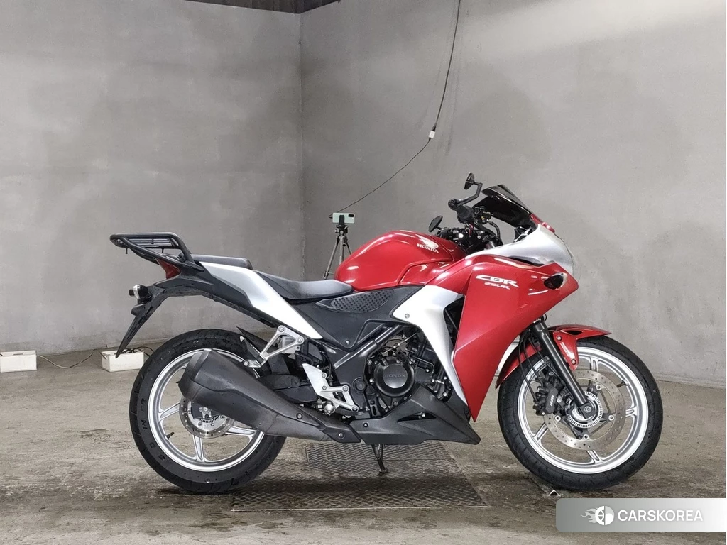 Проданный Honda CBR250R 2011 из Японии