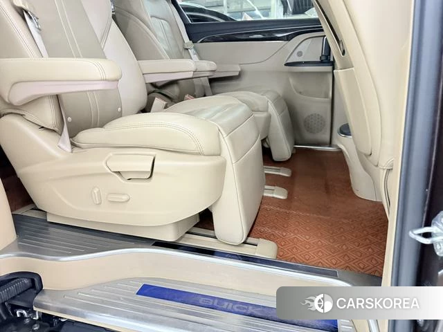 Buick GL8 2019 Коричневый из Китая