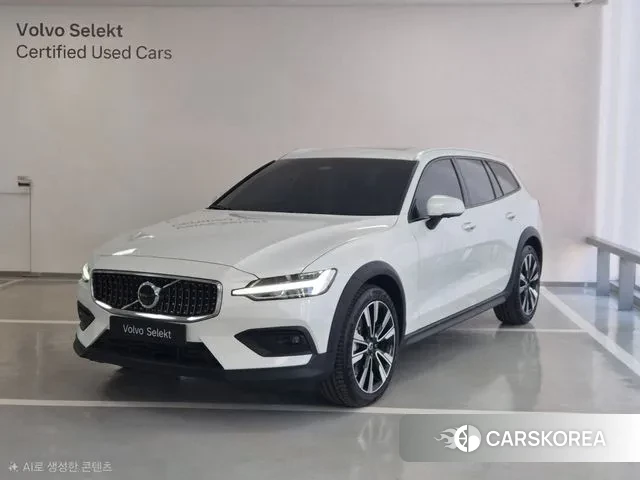 Volvo V60 Cross-Country 2nd Generation 2025 Белый из Кореи