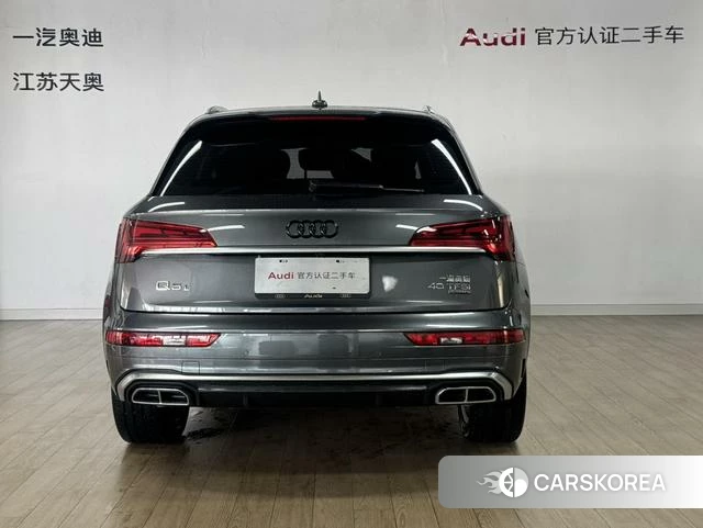 Audi Q5L 2022 Темно-серый из Китая