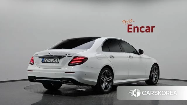 Mercedes-Benz E-Class W213 2019 Белый из Кореи
