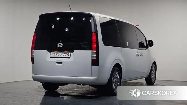 Hyundai Staria 2025 Белый из Кореи