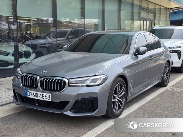 BMW 5 Series (G30) 2023 Светло-серебряный цвет из Кореи