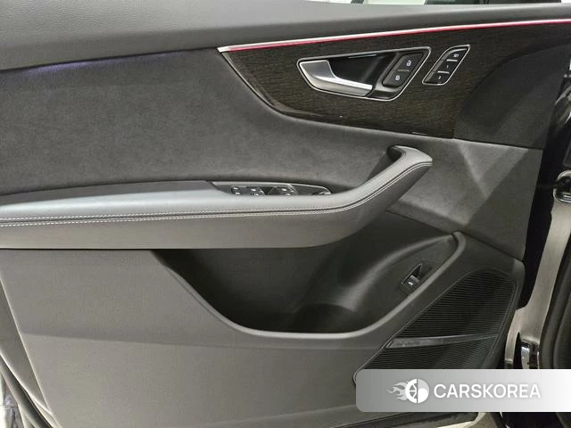 Audi Q8 2024 Черный из Китая