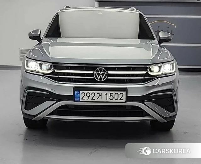 Volkswagen Tiguan Allspace 2022 Серебряный из Кореи