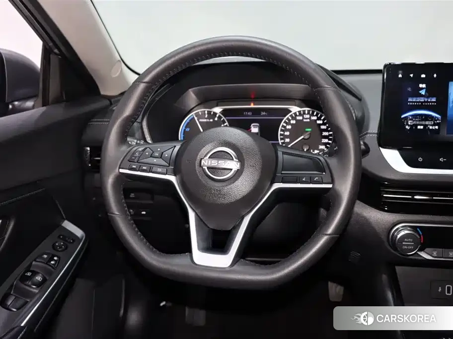 Nissan Xuan Yi 2023 Silver/gray из Китая
