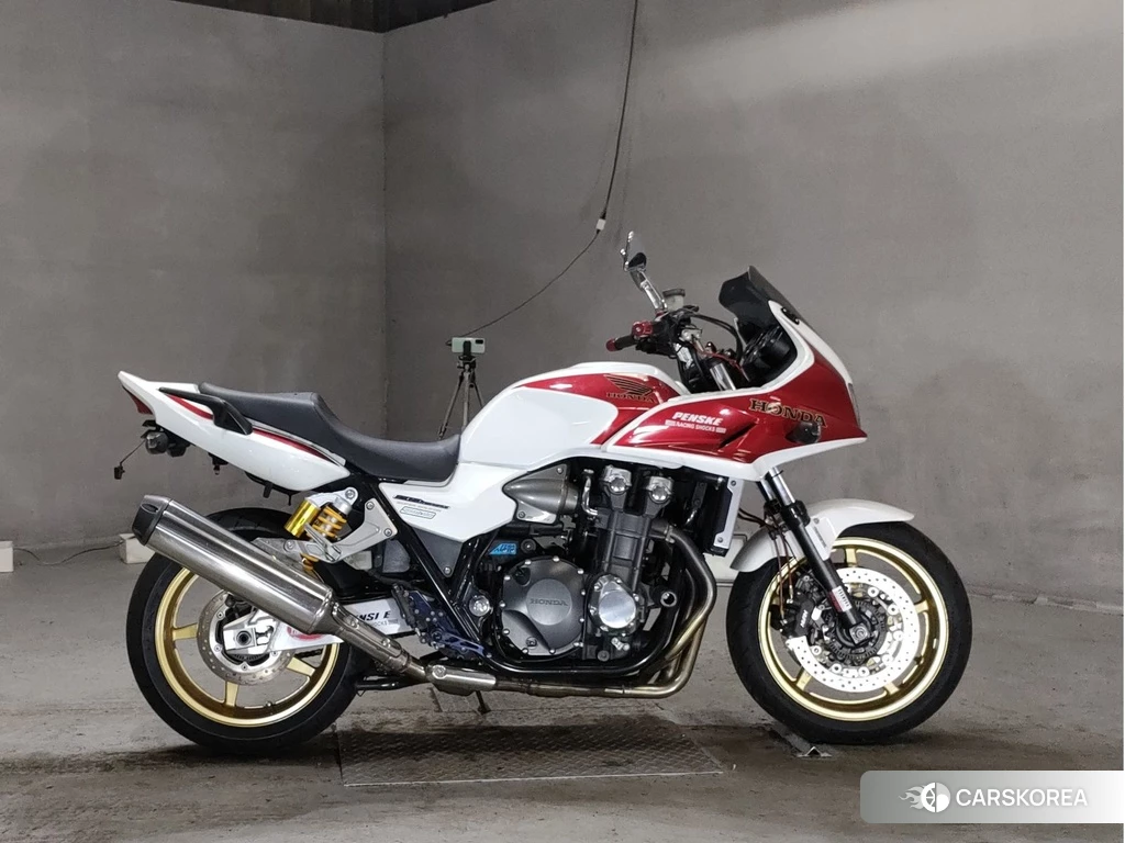 Проданный Honda CB1300SF BOLDOR 2011 из Японии, фото 2