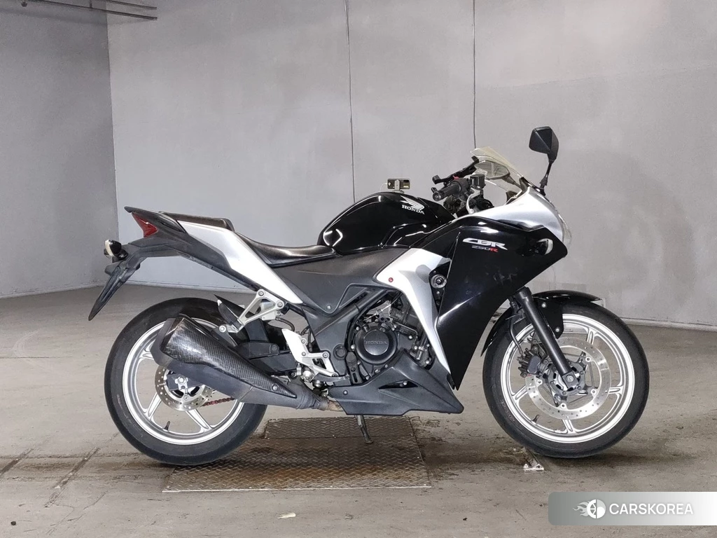 Проданный Honda CBR250R 2011 из Японии, фото 2