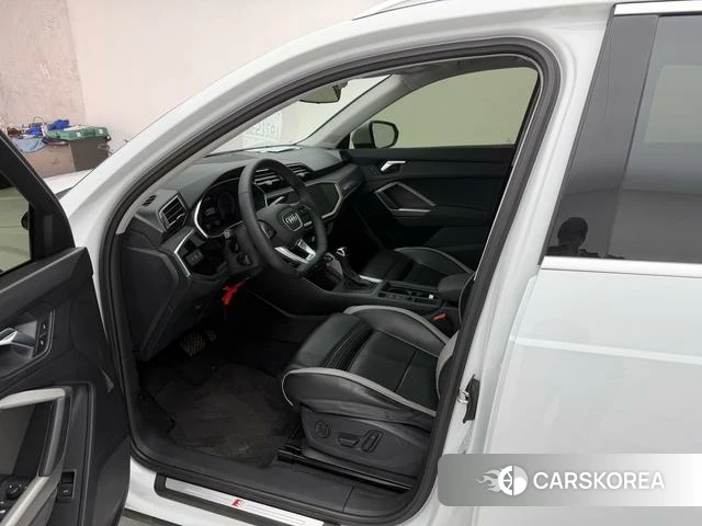 Audi Q3 2023 Белый из Китая