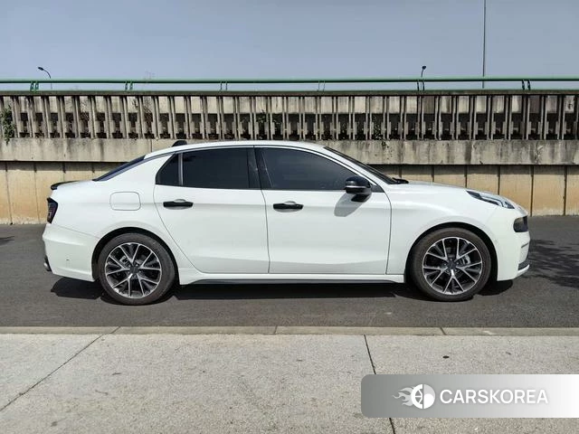 Lynk 03 2022 Белый из Китая