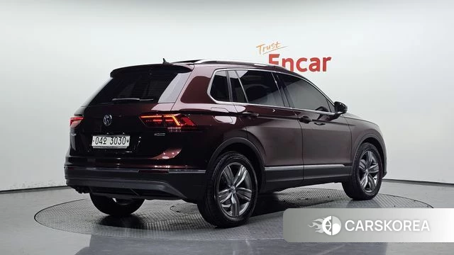 Volkswagen Tiguan second Generation 2018 Красный из Кореи