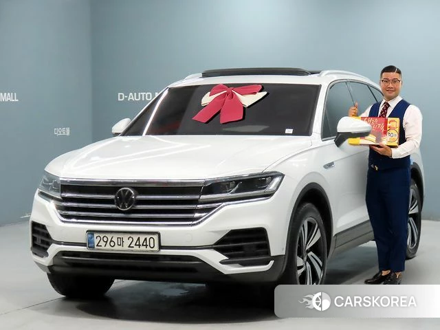 Volkswagen Touareg 3rd generation 2020 Белый из Кореи