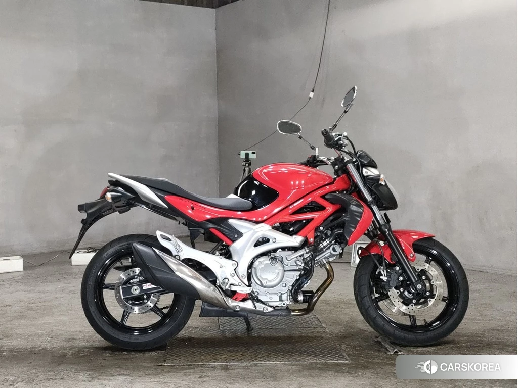 Проданный Suzuki GLADIUS 650 2011 из Японии