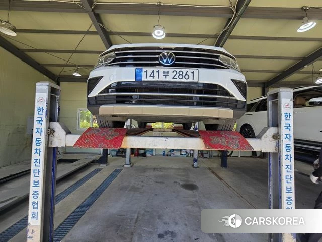 Volkswagen Tiguan second Generation 2022 Белый из Кореи