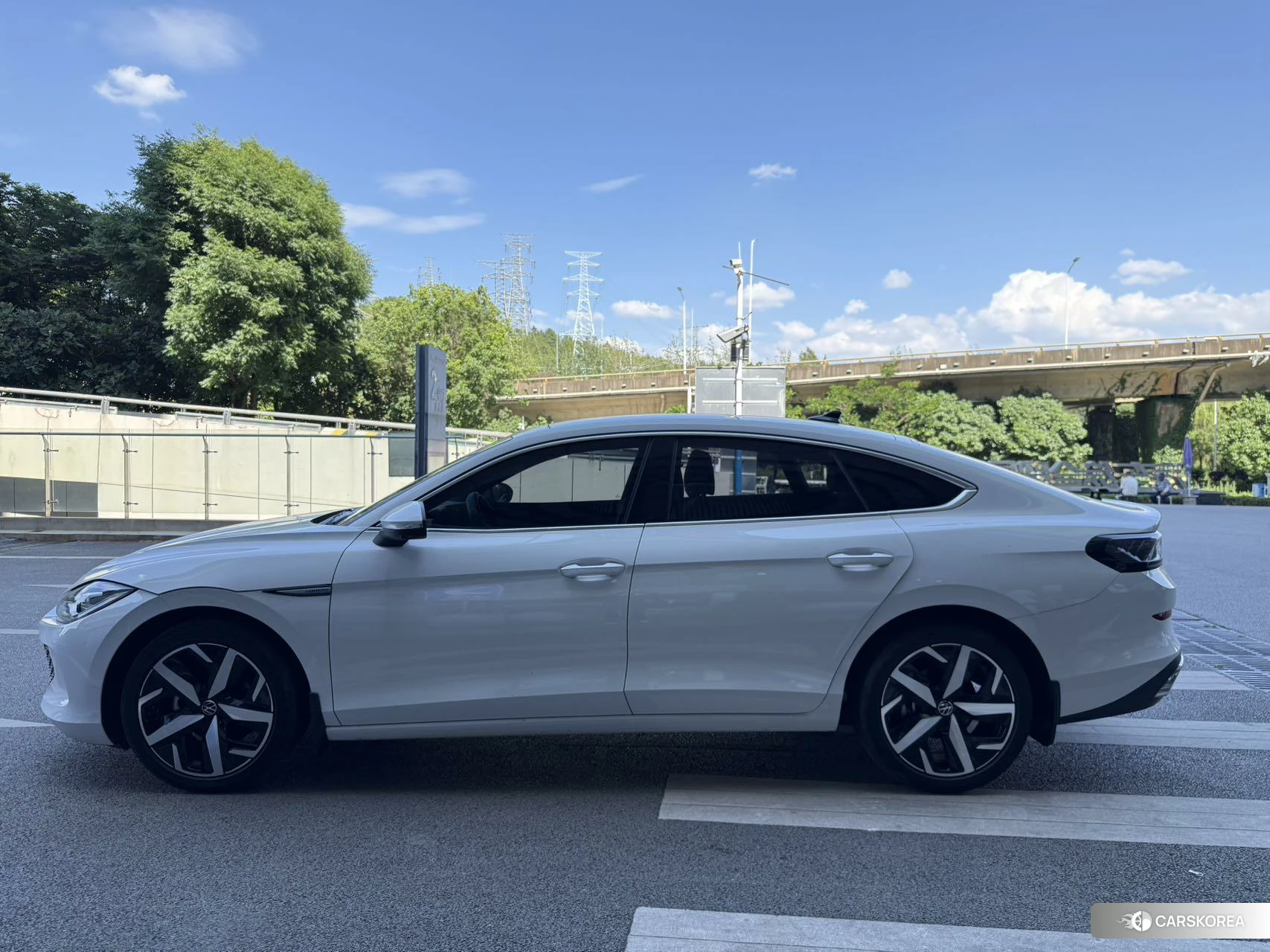 Volkswagen Lingdu 2022 Белый из Китая