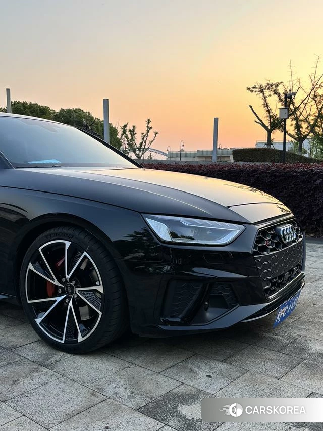 Audi S4 2023 Черный из Китая