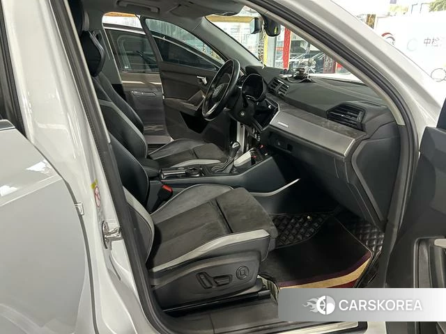 Audi Q3 2021 Белый из Китая