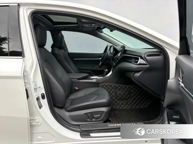 Toyota Camry 2023 Белый из Китая