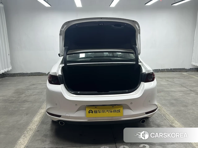 Mazda 3 Angkesaila 2021 Белый из Китая