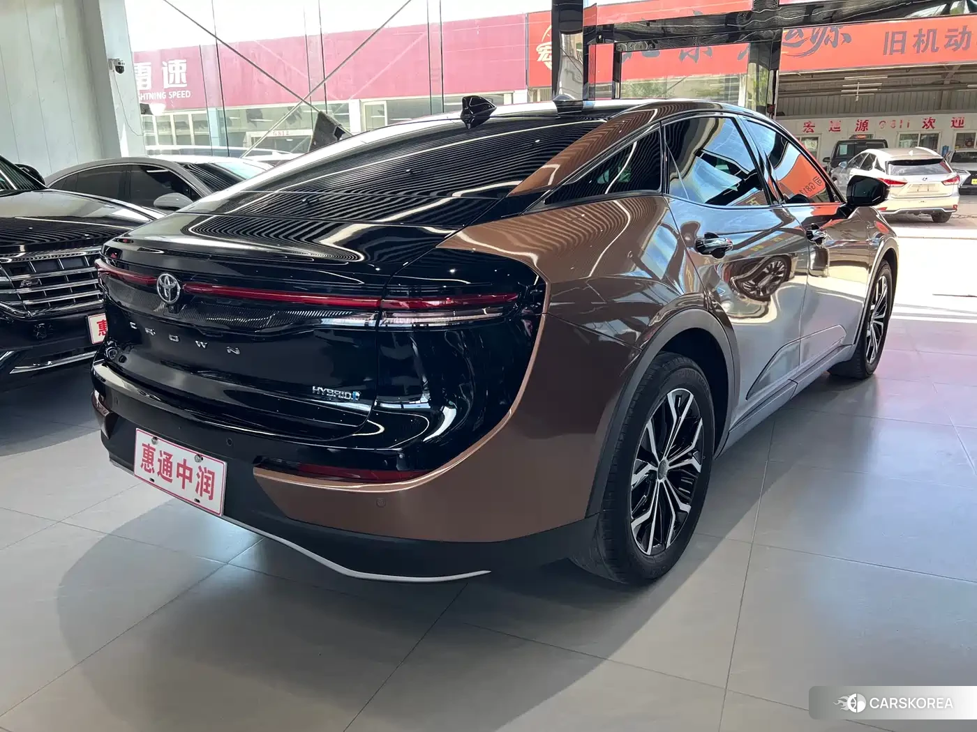 Toyota Crown SportCross 2025 Champagne/brown из Китая