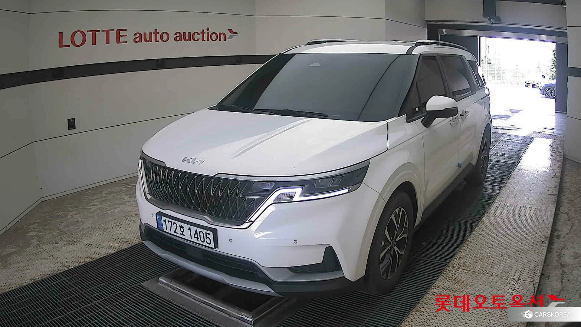 Kia Carnival 2023 Snow White Pearl (optional) из Кореи