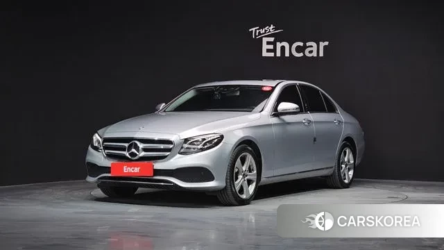 Mercedes-Benz E-Class W213 2018 Серебряный из Кореи