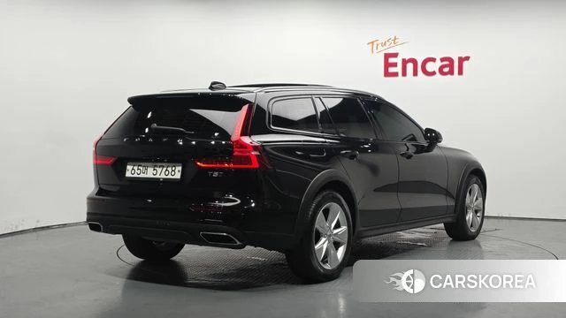 Volvo V60 Cross-Country 2nd Generation 2019 Черный из Кореи