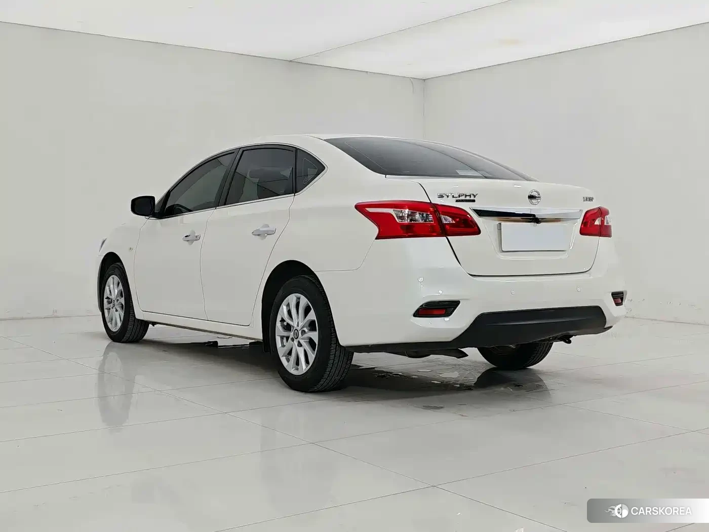 Nissan Sylphy 2023 Белый из Китая, фото 2