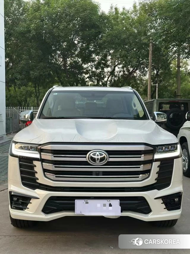 Toyota Land Cruiser (imported) 2025 Белый из Китая