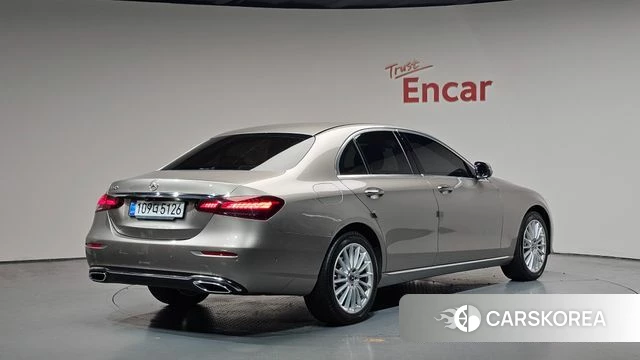 Mercedes-Benz E-Class W213 2021 Песочный из Кореи