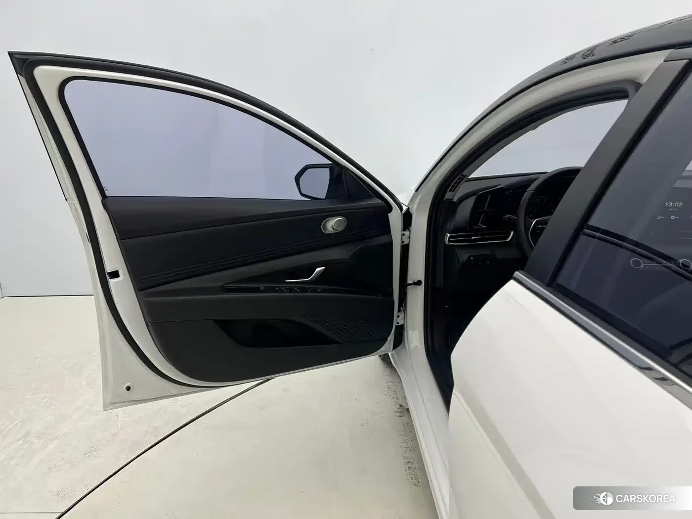 Hyundai Elantra 2023 Белый из Китая