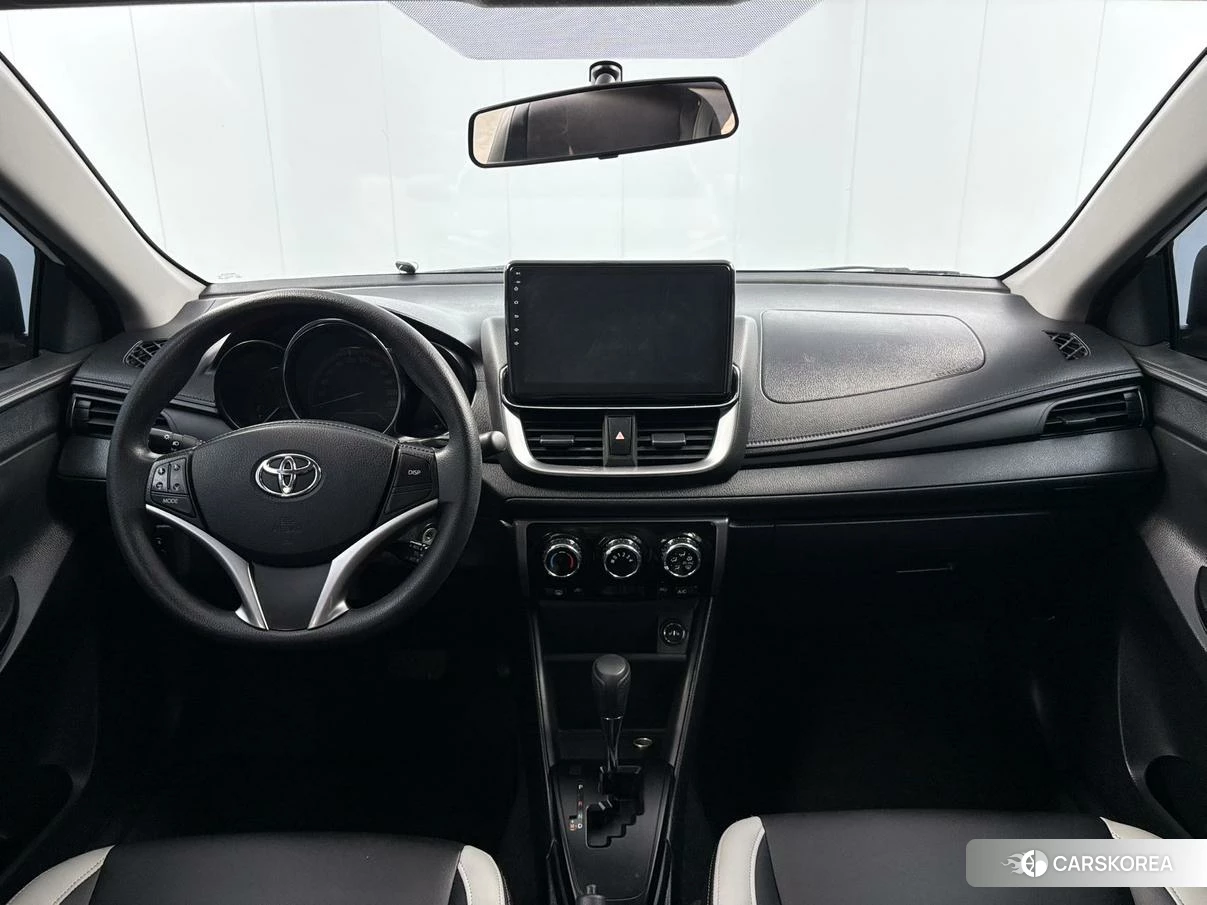 Toyota YARIS L Zhixuan 2021 Белый из Китая