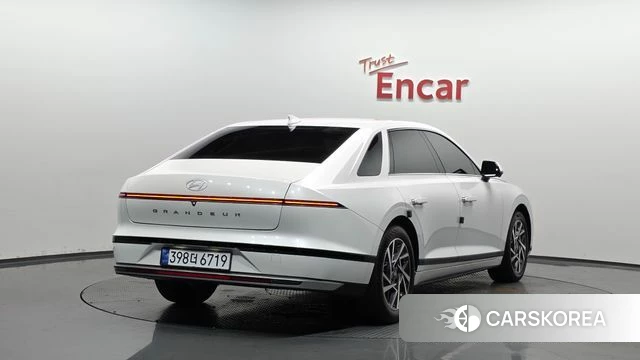 Hyundai Grandeur (GN7) 2023 Белый из Кореи