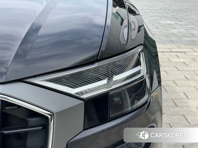 Audi Q8 2021 Черный из Китая