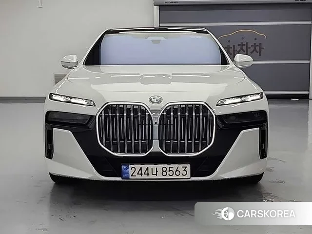 BMW 7 Series (G70) 2023 Белый из Кореи