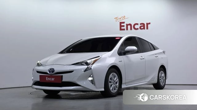 Toyota Prius 4th Generation 2018 Белый из Кореи